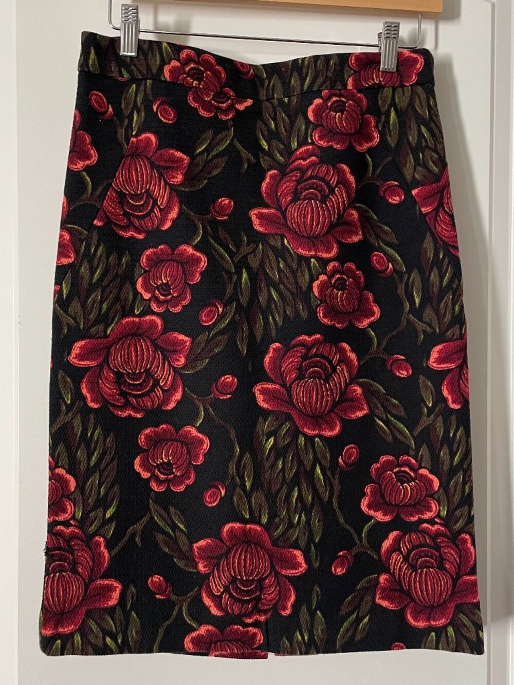 Catherine MaLandrino, Roses jacquard pencil skirt: Size: 4